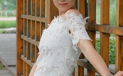 骑师与女记者马棚偷情